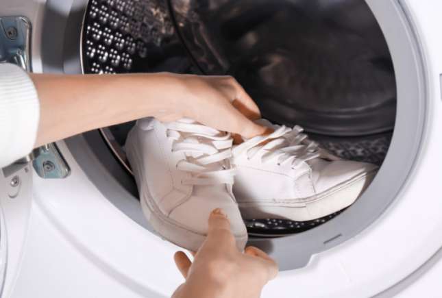 Cum să vă spălați corect adidașii, pantofii și tenișii. Cele mai bune sfaturi pentru a elimina mirosurile neplăcute din încălțăminte
