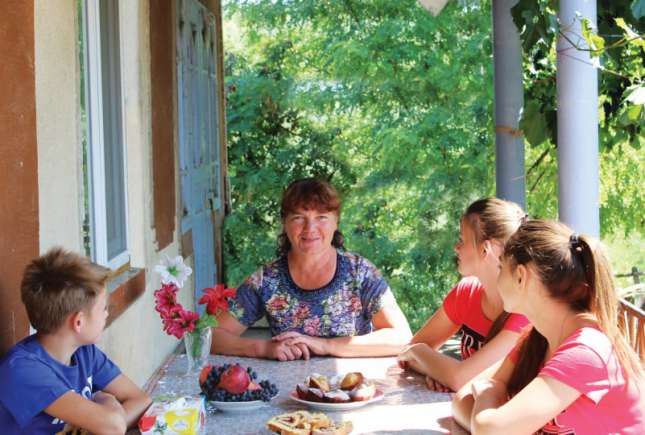 Le oferă amintiri pe viaţă copiilor lipsiţi de grija părintească