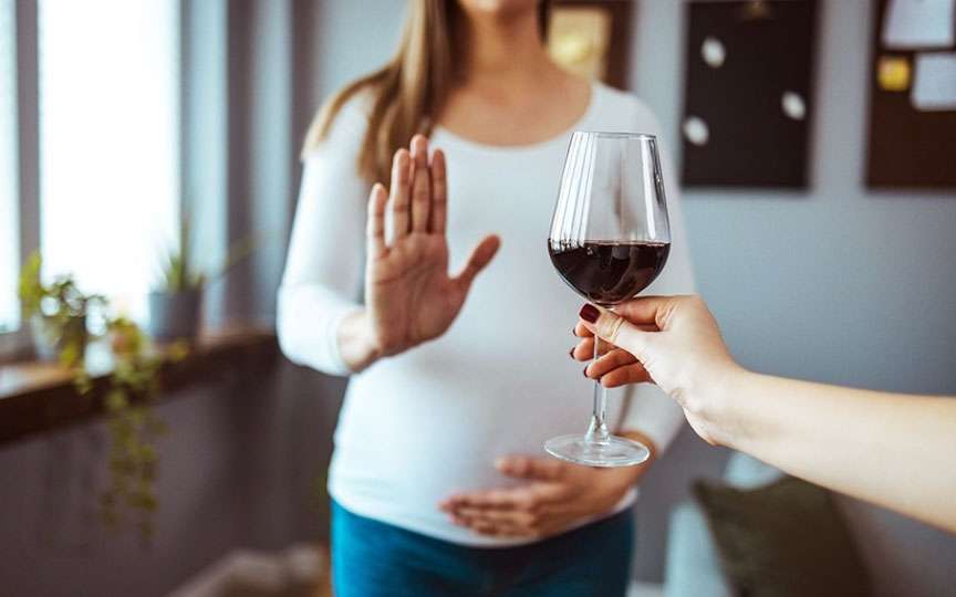 Efectul alcoolului în primele săptămâni de sarcină – ce trebuie să știi