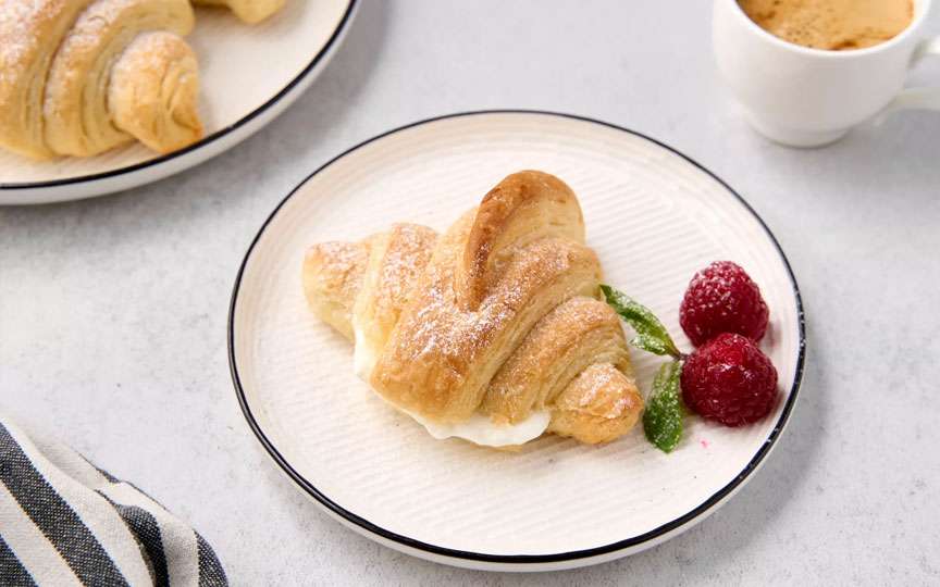 Croissante cu frișcă – desert aerat și pufos