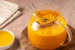 Ceai vitaminizant de cătină cu miere, ghimbir și scorțișoară – rețetă rapidă pentru zile reci