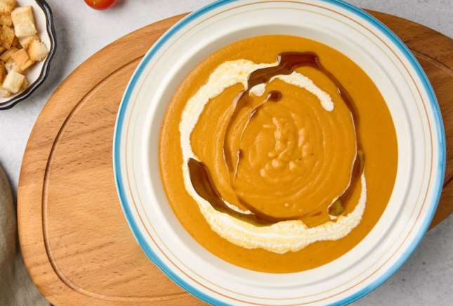Supă cremă de toamnă cu legume și linte roșie – rețetă aromată și hrănitoare