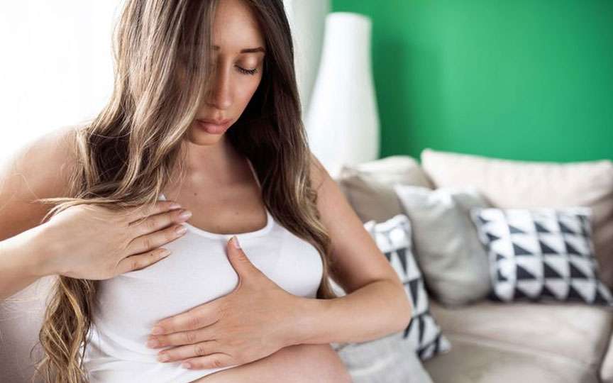 Durerea de sâni în sarcină: cauze frecvente și soluții eficiente pentru alinare