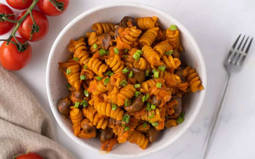Inimioare de pui cu fusilli – rețetă simplă, gustoasă și sățioasă