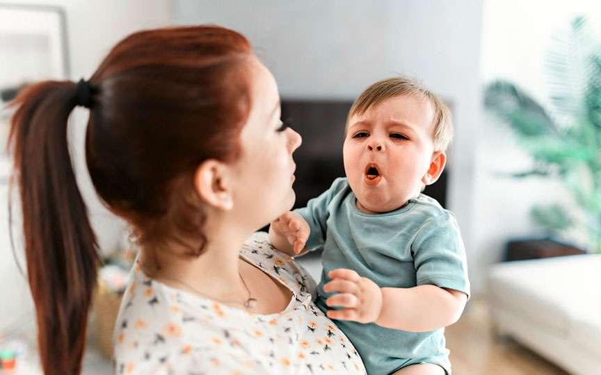De ce tușește bebelușul și când trebuie să mergi la medic