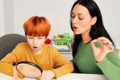 Gângăveala la copil – cauze, forme și soluții eficiente