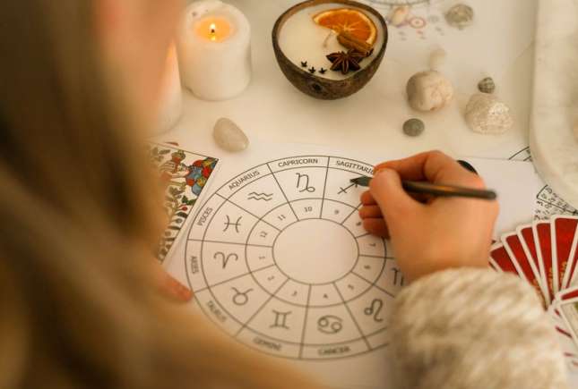 Horoscop pentru mâine, 21 noiembrie: Balanțele – profit, Gemenii – trădare