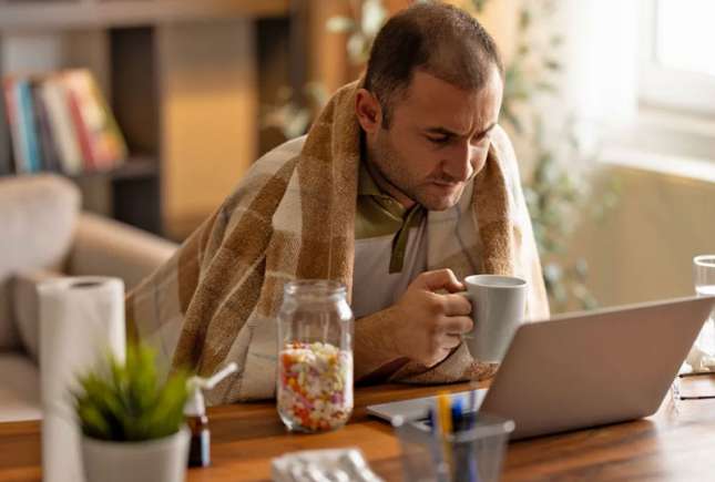 Ipohondria online: cum transformă internetul simptomele banale în panică
