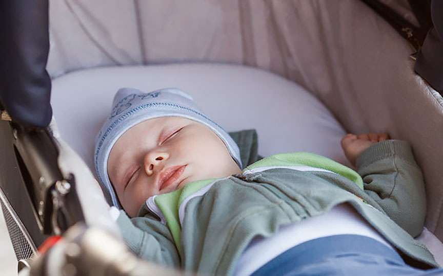 Când și cât timp este bine să ieși la plimbare cu nou-născutul după maternitate