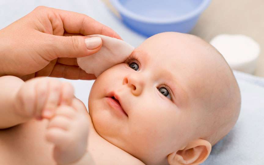 Cum îngrijim corect pielea copilului cu dermatită atopică