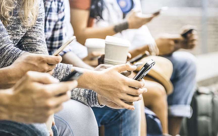 Renunțarea la rețelele sociale: cum influențează o pauză digitală anxietatea și depresia