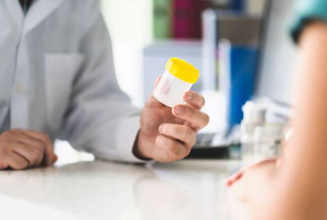 Urina tulbure în sarcină: cauze, simptome și când trebuie consultat medicul