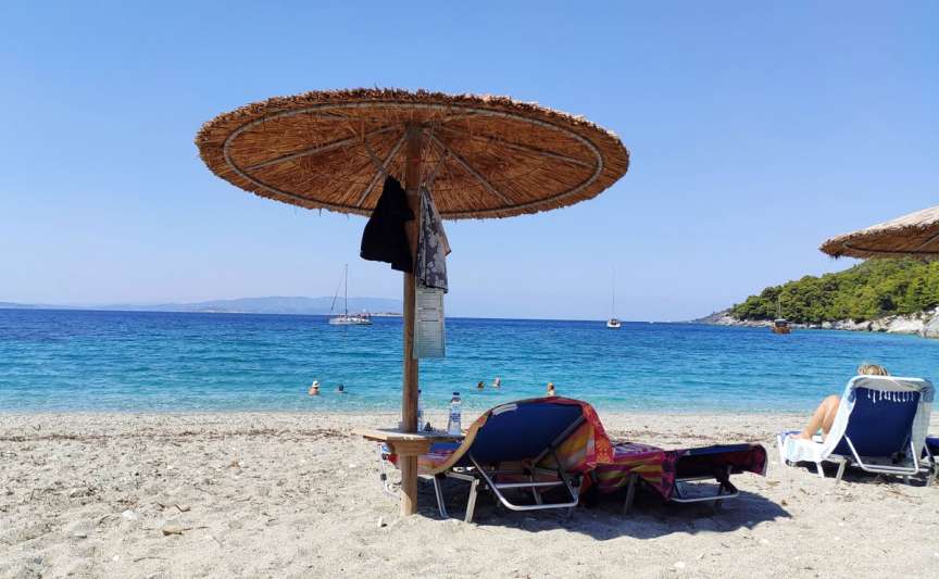 Grecia introduce reguli stricte pe plaje: amenzi de până la 60.000 euro pentru nerespectarea noilor măsuri