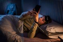 Insomnie: ce să faci când nu poți adormi — cauze, soluții și când mergi la medic