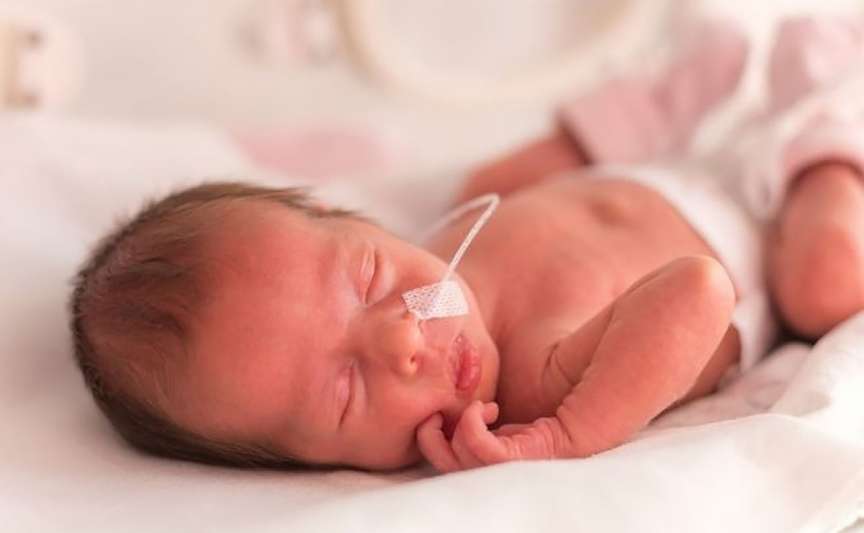 Nașterea prematură – cauze, semne și cum sunt îngrijiți bebelușii prematuri în medicina modernă