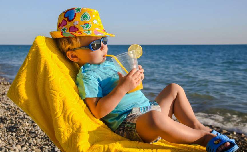 Trusă de călătorie pentru copii – ce recomandă pediatrul să luați în vacanță