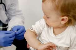 Substanțe considerate nocive în compoziția vaccinurilor: reprezintă ele un pericol pentru copii?