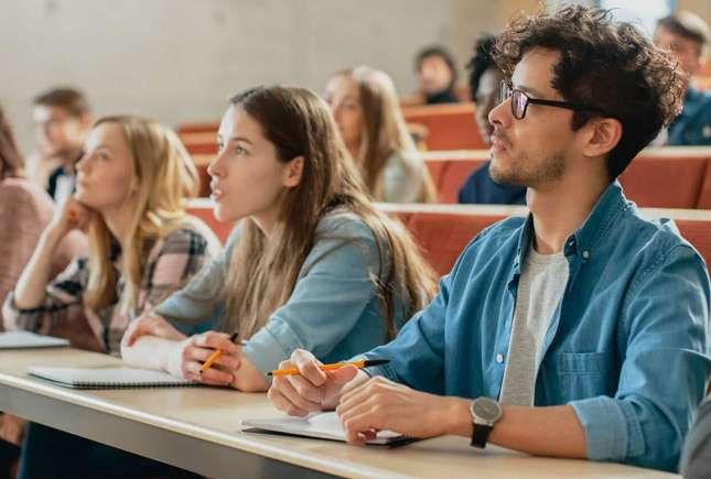Admitere 2026: universitățile din Moldova cresc bursele studenților cu 40 la sută