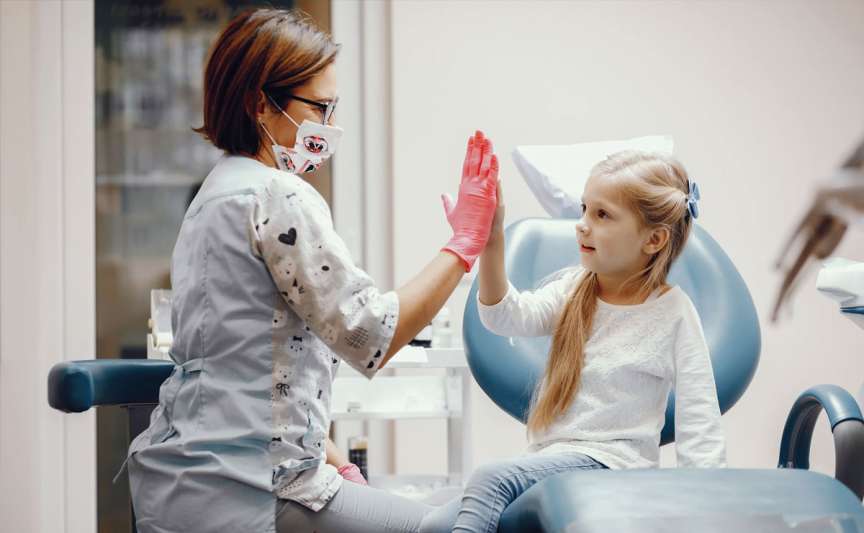 Dinții copilului cresc pe un al doilea rând? 5 semne pentru ortodont